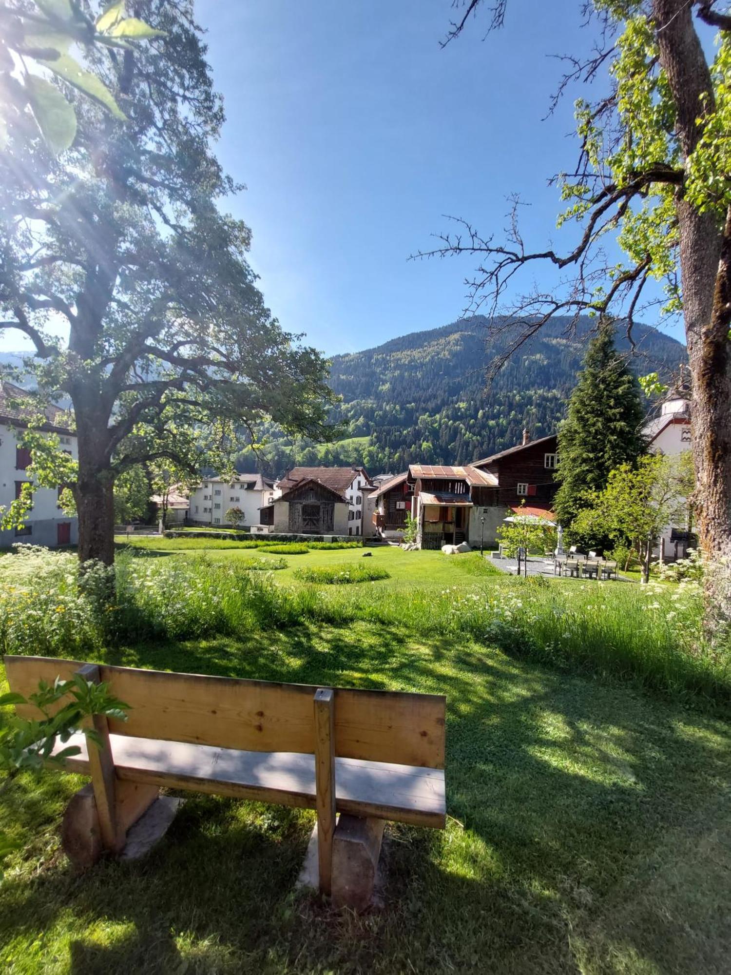 Casa Toedi Restaurant Hotel Trun Dış mekan fotoğraf