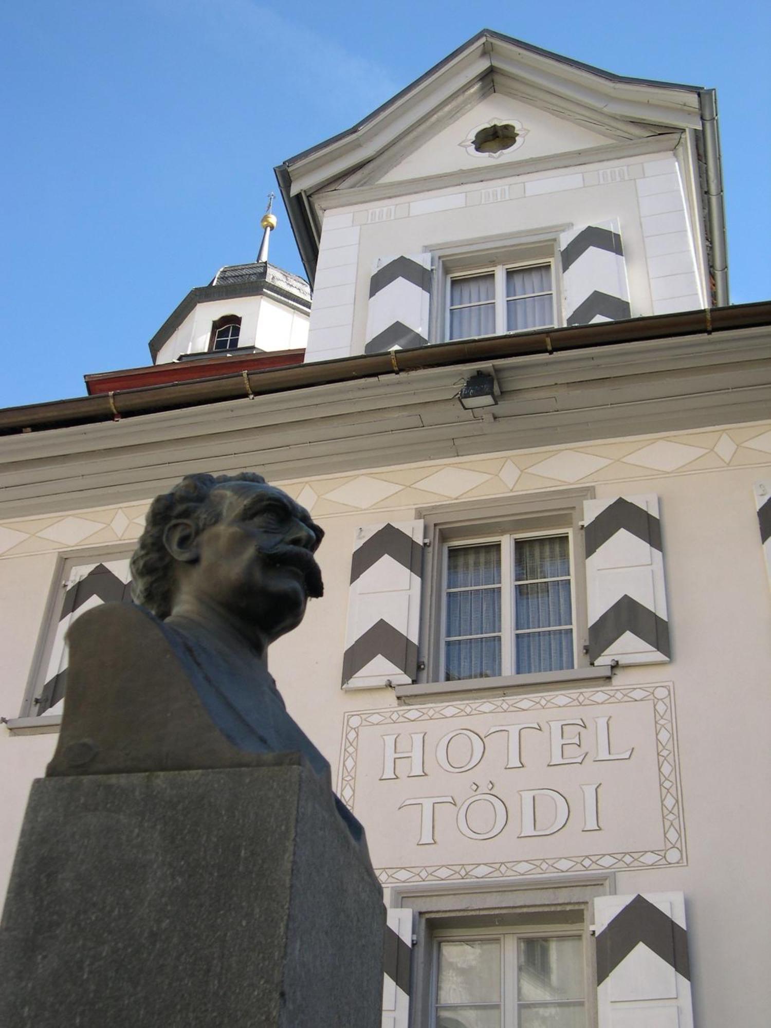 Casa Toedi Restaurant Hotel Trun Dış mekan fotoğraf